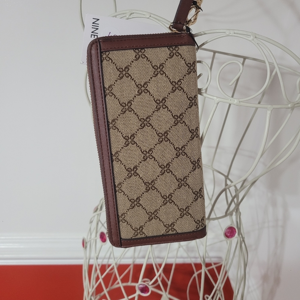Nine West Kyelle SLG Mocha Logo Mahogany Wallet NWT - Picture 3 of 5